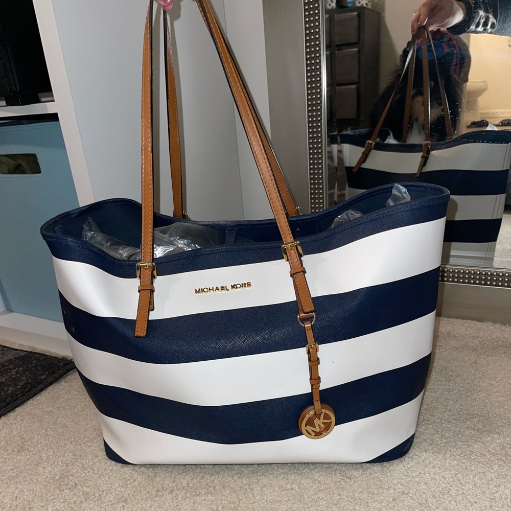 Navy and white Michael Kors jet set large